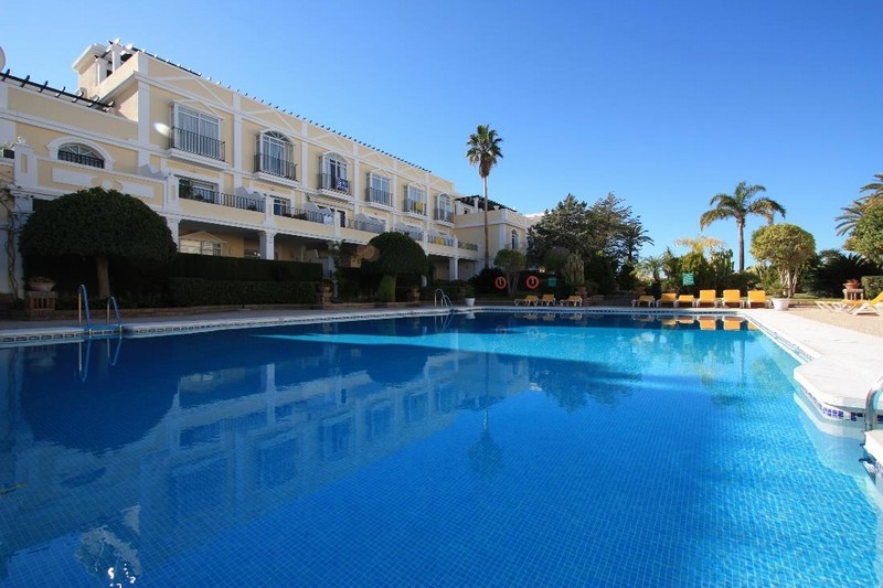 Marbella Real Estate - 2 slaapkamer penthouse in Nueva Andalucia's Golf Valley voor 249.950 euro